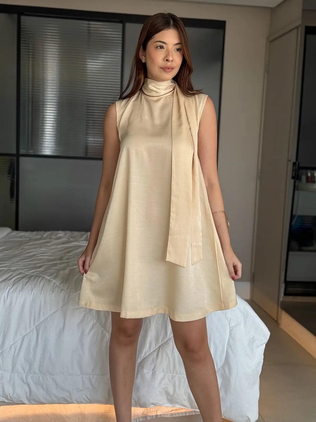 Vestido Curto Cetim com Laço